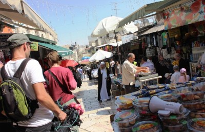 صورة من مدرسة صيفيَّة نظمتها مدرسة سيرك فلسطين في بيرزيت، 2012