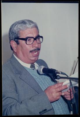شكيب جهشان يلقي قصيدة، القاهرة، مطلع تسعينيات القرن العشرين