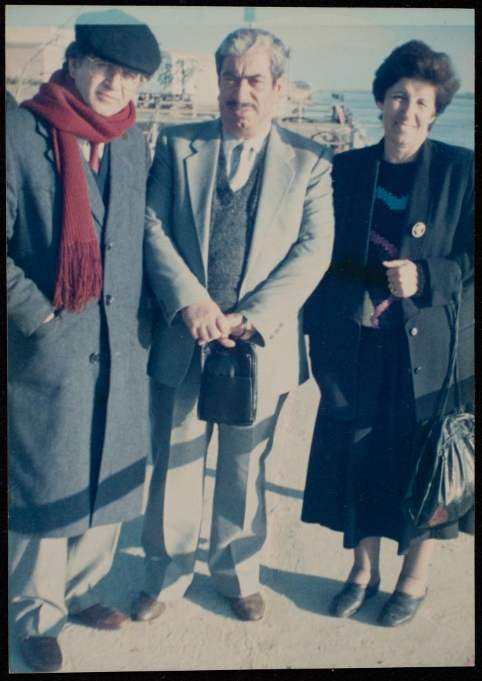 شكيب جهشان وزوجته برفقة سميح القاسم، القاهرة، 1991