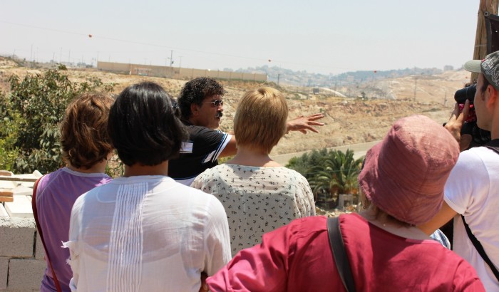 صورة من مدرسة صيفيَّة نظمتها مدرسة سيرك فلسطين في بيرزيت، 2012