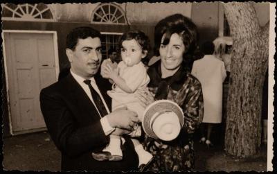 شكيب جهشان وزوجته جورجيت وابنهم، الناصرة، 1966