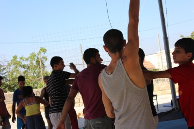 صورة من مدرسة صيفيَّة نظمتها مدرسة سيرك فلسطين في بيرزيت، 2012