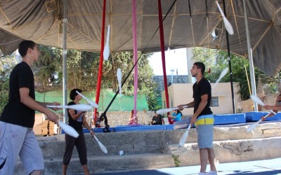 صورة من مدرسة صيفيَّة نظمتها مدرسة سيرك فلسطين في بيرزيت، 2012