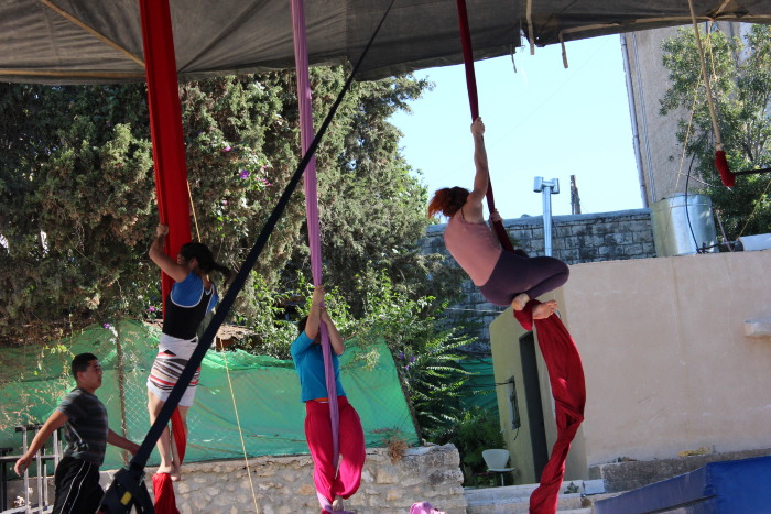 صورة من مدرسة صيفيَّة نظمتها مدرسة سيرك فلسطين في بيرزيت، 2012