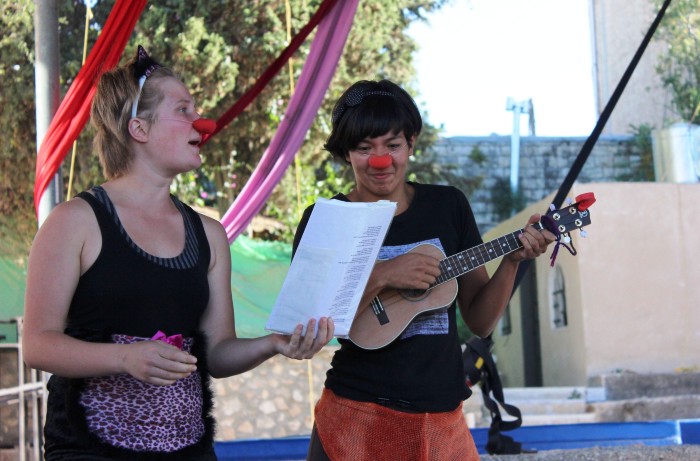 صورة من مدرسة صيفيَّة نظمتها مدرسة سيرك فلسطين في بيرزيت، 2012