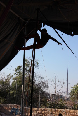 صورة من مدرسة صيفيَّة نظمتها مدرسة سيرك فلسطين في بيرزيت، 2012