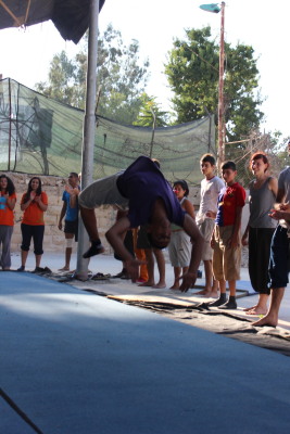 صورة من مدرسة صيفيَّة نظمتها مدرسة سيرك فلسطين في بيرزيت، 2012