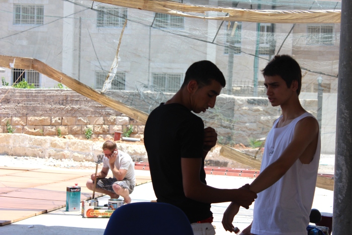 صورة من مدرسة صيفيَّة نظمتها مدرسة سيرك فلسطين في بيرزيت، 2012