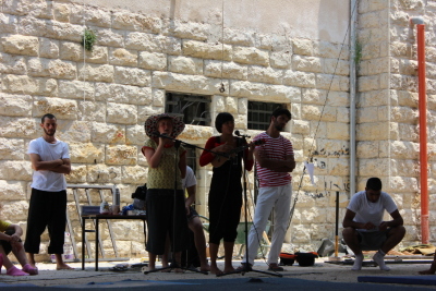 صورة من مدرسة صيفيَّة نظمتها مدرسة سيرك فلسطين في بيرزيت، 2012