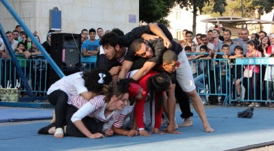 صورة من مدرسة صيفيَّة نظمتها مدرسة سيرك فلسطين في بيرزيت، 2012