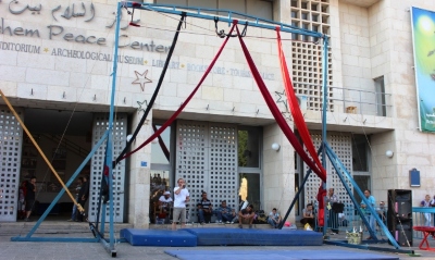 صورة من مدرسة صيفيَّة نظمتها مدرسة سيرك فلسطين في بيرزيت، 2012