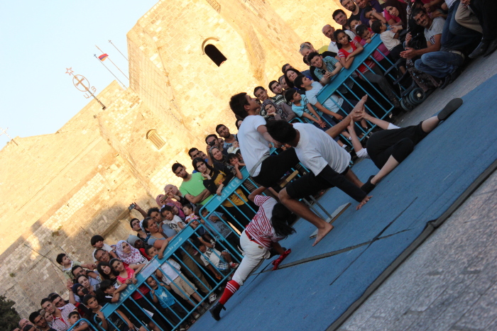 صورة من مدرسة صيفيَّة نظمتها مدرسة سيرك فلسطين في بيرزيت، 2012