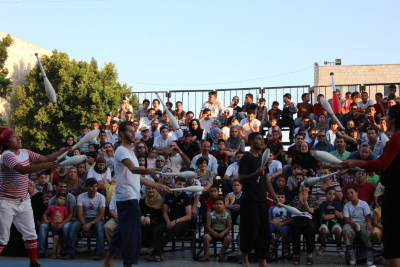 صورة من مدرسة صيفيَّة نظمتها مدرسة سيرك فلسطين في بيرزيت، 2012