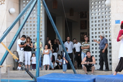 صورة من مدرسة صيفيَّة نظمتها مدرسة سيرك فلسطين في بيرزيت، 2012