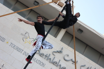 صورة من مدرسة صيفيَّة نظمتها مدرسة سيرك فلسطين في بيرزيت، 2012