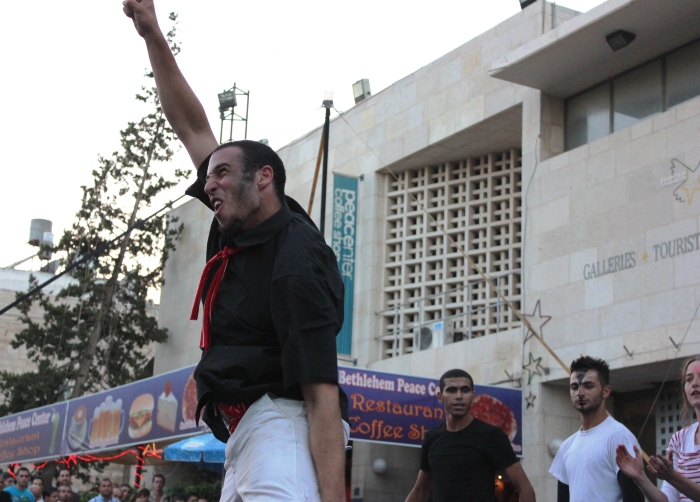 صورة من مدرسة صيفيَّة نظمتها مدرسة سيرك فلسطين في بيرزيت، 2012