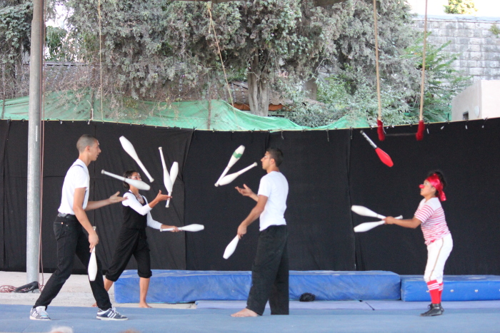 صورة من مدرسة صيفيَّة نظمتها مدرسة سيرك فلسطين في بيرزيت، 2012