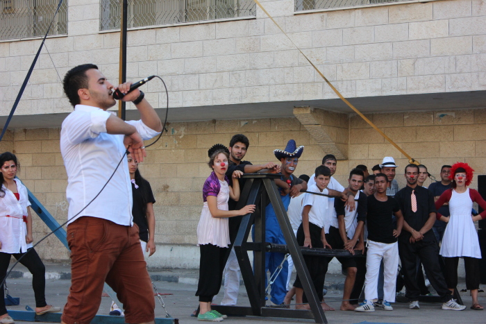 صورة من مدرسة صيفيَّة نظمتها مدرسة سيرك فلسطين في بيرزيت، 2012