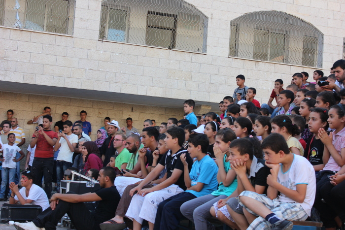 صورة من مدرسة صيفيَّة نظمتها مدرسة سيرك فلسطين في بيرزيت، 2012