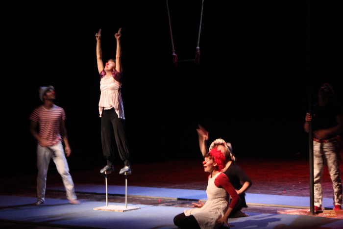 صورة من مدرسة صيفيَّة نظمتها مدرسة سيرك فلسطين في بيرزيت، 2012