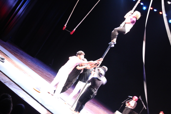 صورة من مدرسة صيفيَّة نظمتها مدرسة سيرك فلسطين في بيرزيت، 2012