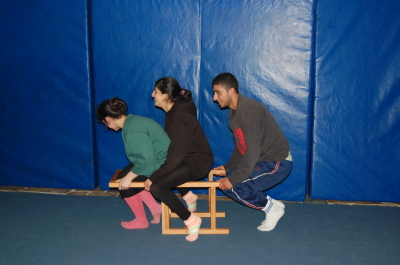 ملمح من تدريبات أجرتها مدرسة سيرك فلسطين في مخيم الفارعة للاجئين الفلسطينيين