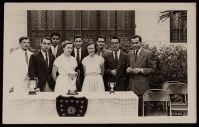 اميل قسطندي وزملائه في الجامعة الأمريكية، القاهرة، 1952 