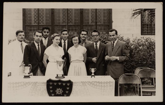 اميل قسطندي وزملائه في الجامعة الأمريكية، القاهرة، 1952 
