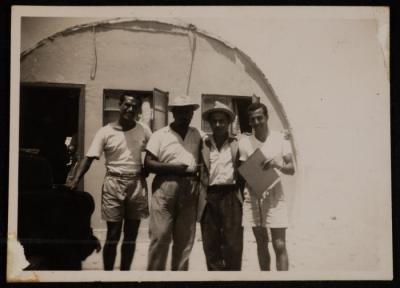 اميل قسطندي وفوزي جاد من أمام المكتب، قطر، 1949 