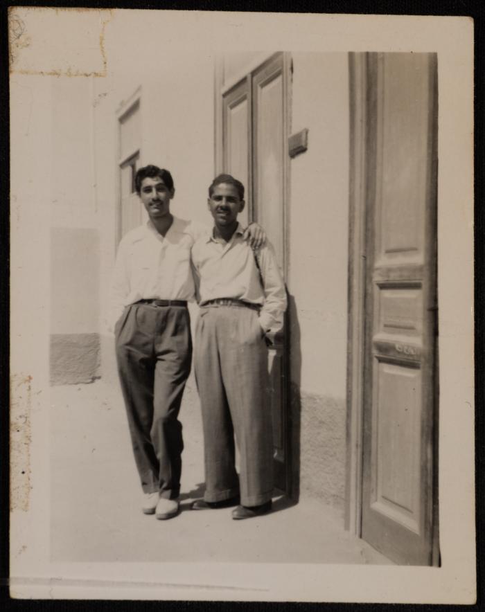 صديقان لاميل قسطندي، عمان، 1950