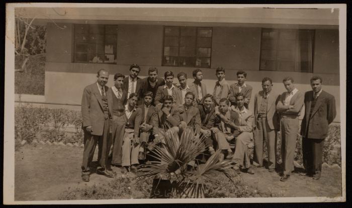خريجو القسم التجاري في المدرسة العامرية، يافا، 1947-1948