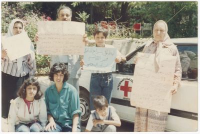 والدة عمر القاسم في اعتصام لإخلاء سبيل نجلها، القدس، 22 أيار 1989