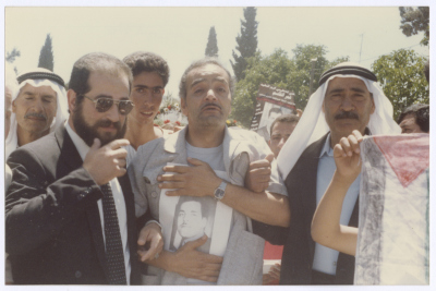 علي القاسم في جنازة أخيه عمر القاسم، القدس، حزيران 1989