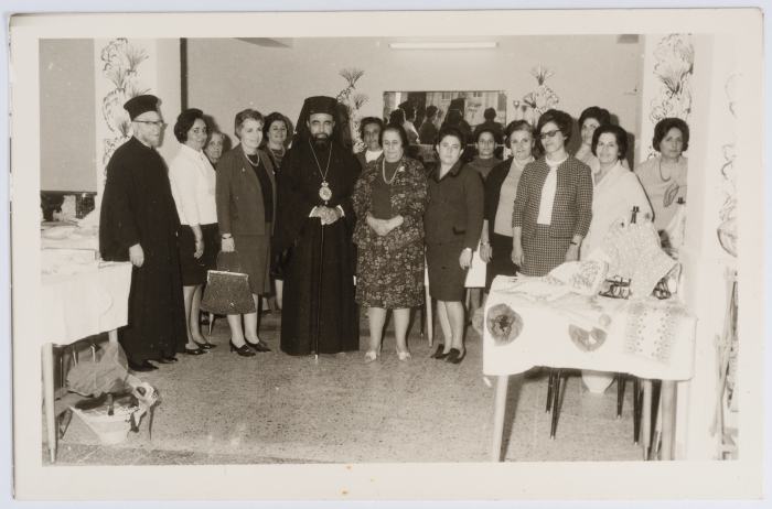 متيل مغنم ،الين عقل وبديعة رباح برفقة المطران هيلاريون كبتوتشي عام 1975 