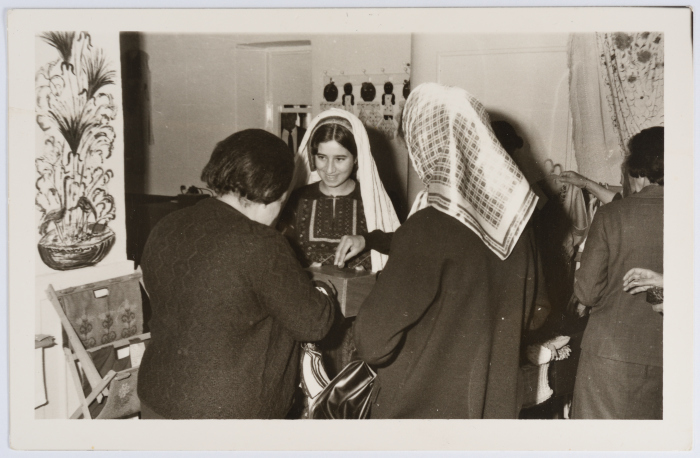 بازار خاص بجمعية الاتحاد النسائي العربي في رام الله  