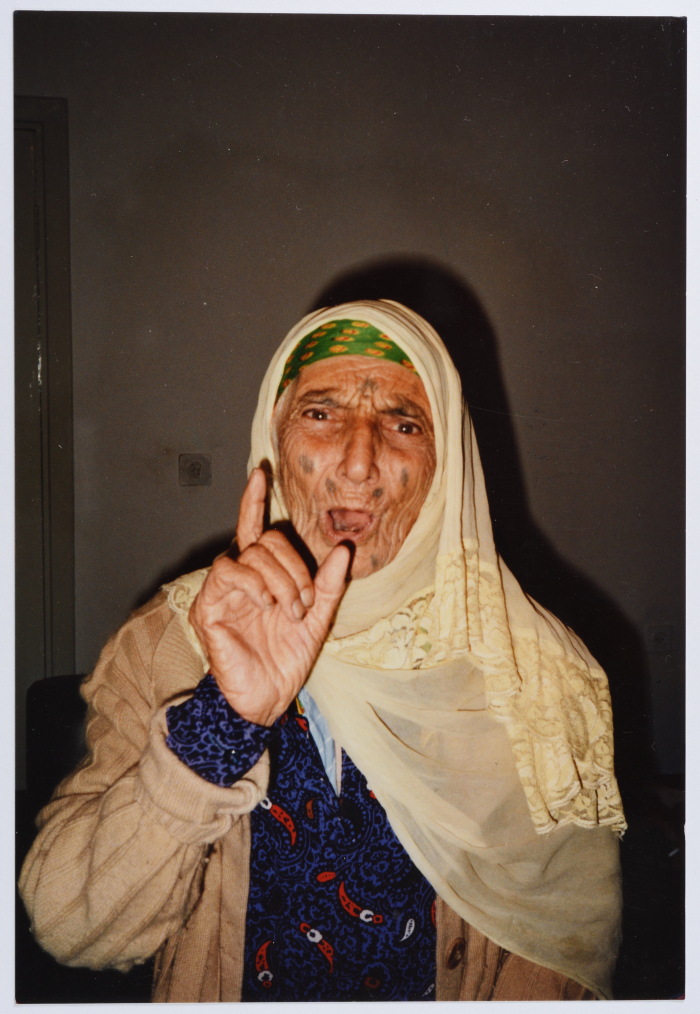 سيدة معمرة  في دار العناية بالمسنات في جمعية الاتحاد النسائي العربي في رام الله بلغت من العمر في هذه الصورة 105 سنوات 