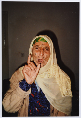 سيدة معمرة  في دار العناية بالمسنات في جمعية الاتحاد النسائي العربي في رام الله بلغت من العمر في هذه الصورة 105 سنوات 