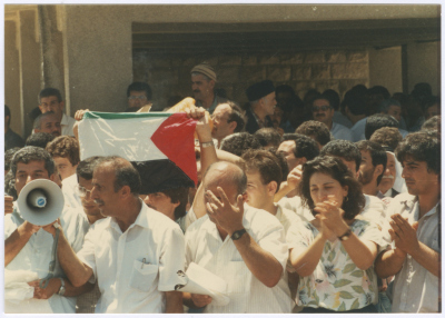 أقارب الشهيد عمر القاسم في جنازته، القدس، 6 حزيران 1989