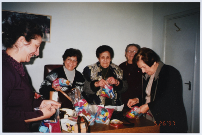 لف هدايا لمناسبة عيد الام