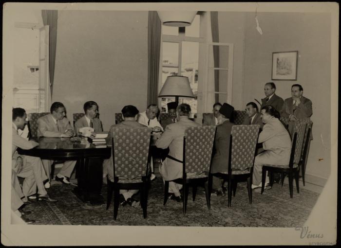 يحيى حمودة مع كميل شمعون وعدد من الشخصيات العربية، 1953 - 1954