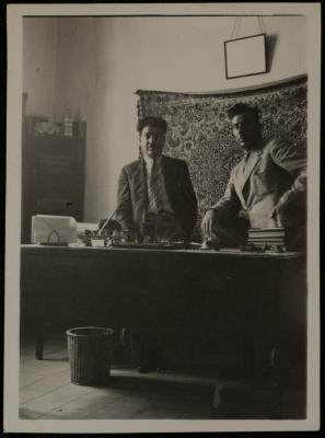 يحيى حمودة وصديقه، 1930- 1939