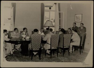 يحيى حمودة مع كميل شمعون وعدد من الشخصيات العربية، 1953 - 1954