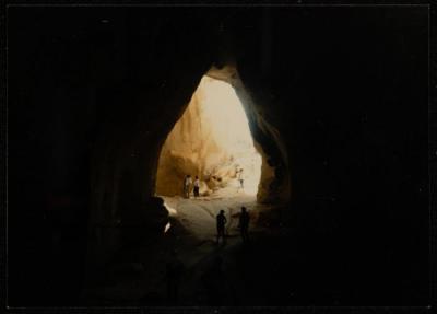 مغارة اللوزات، بيت جبرين، 1980- 1989