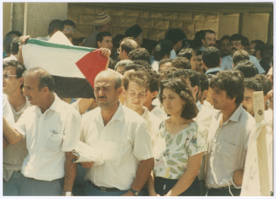أقارب الشهيد عمر القاسم في جنازته، القدس، 6 حزيران 1989