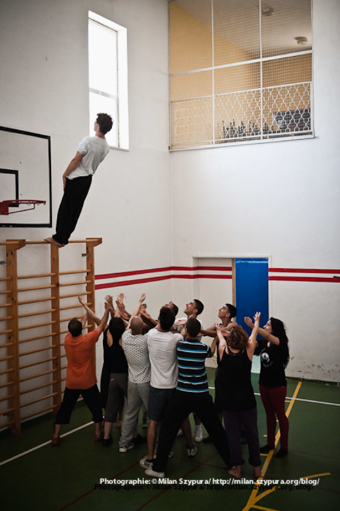 لمحة من السيرك المتنقل في صيف 2011 