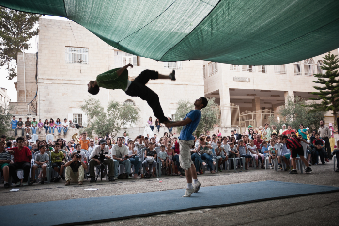 لمحة من السيرك المتنقل في صيف 2011 