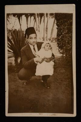 حنا بطشون وابنته تيريز، القاهرة، بطاقة بريدية، 1932-1933