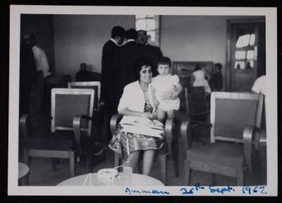 امرأة وطفلة من عائلة بطشون، عمان، 1962