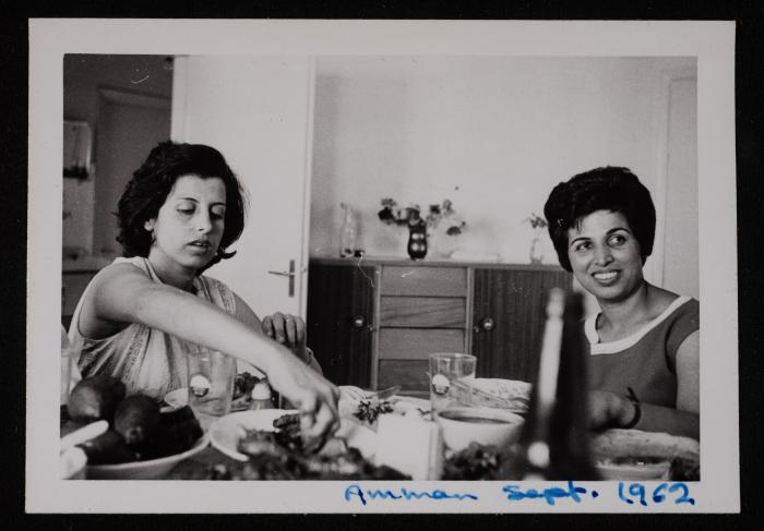 نهى بطشون وشقيقتها، عمان، 1962
