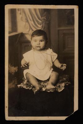 صورة شخصية لطفلة، يافا، بطاقة بريدية، 1923-1924